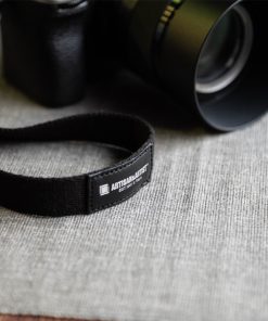 Dây đeo tay máy ảnh Artisan & Artist ACAM-295A flatlay