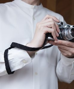 Dây đeo máy ảnh Artisan & Artist ACAM-318 Silk Strap họa tiết sóng Nhật Bản truyền thống Sasanami (phiên bản dài) – làm từ lụa tết cao cấp Kyoto, kết hợp da đen